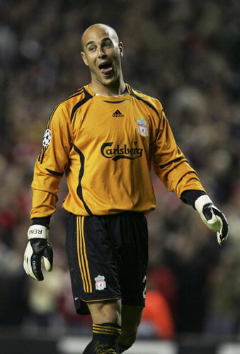 B费助攻梅开二度！英超56助超斯科尔斯独享曼联队史第四（B费用助两次！英超助攻达56次，超越斯科尔斯独占曼联队史第4）