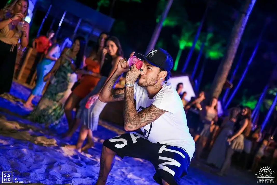 贾萨里：魔笛每天都保持热情和动力，那不勒斯每个位置都很强（贾萨里：莫德里奇始终热情十足，那不勒斯各位置实力强劲）