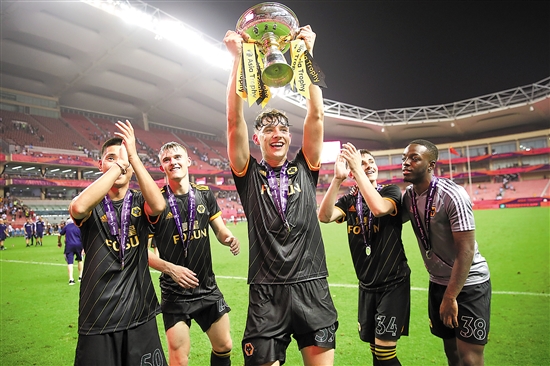 英超-维尔茨造乌龙范迪克致丢球 利物浦1-1桑德兰（英超：维尔茨迫使对手乌龙，范迪克失误送礼，利物浦1-1战平桑德兰）