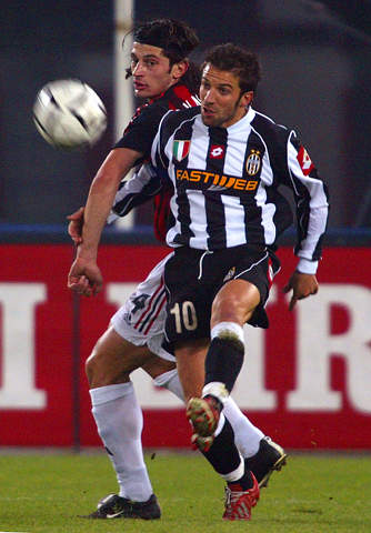 英媒：奥纳纳想回曼联夺回首发，如果不行可能去另一英超球队（英媒称奥纳纳欲回归曼联重夺主力，若无望将考虑投奔其他英超队）