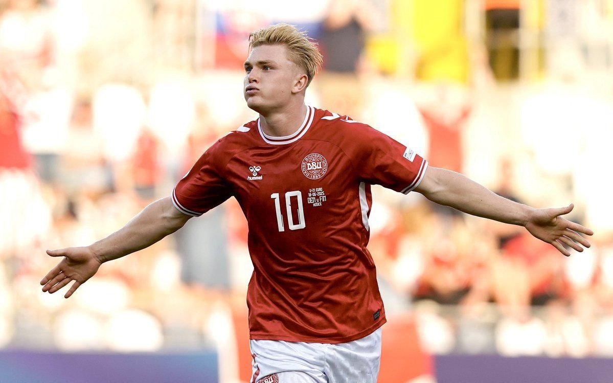 林诗栋刁钻进攻线路对决卡尔伯格顽强防守