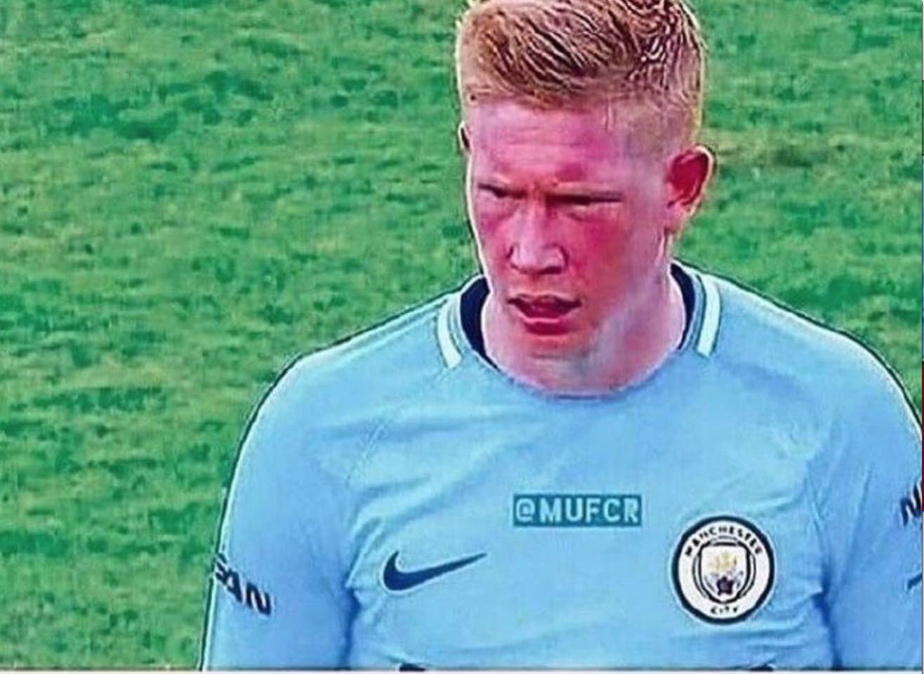 德甲战报：两队共7人染黄，奥格斯堡0-0云达不莱梅（德甲：奥格斯堡与云达不莱梅0-0收场，双方合计7张黄牌）