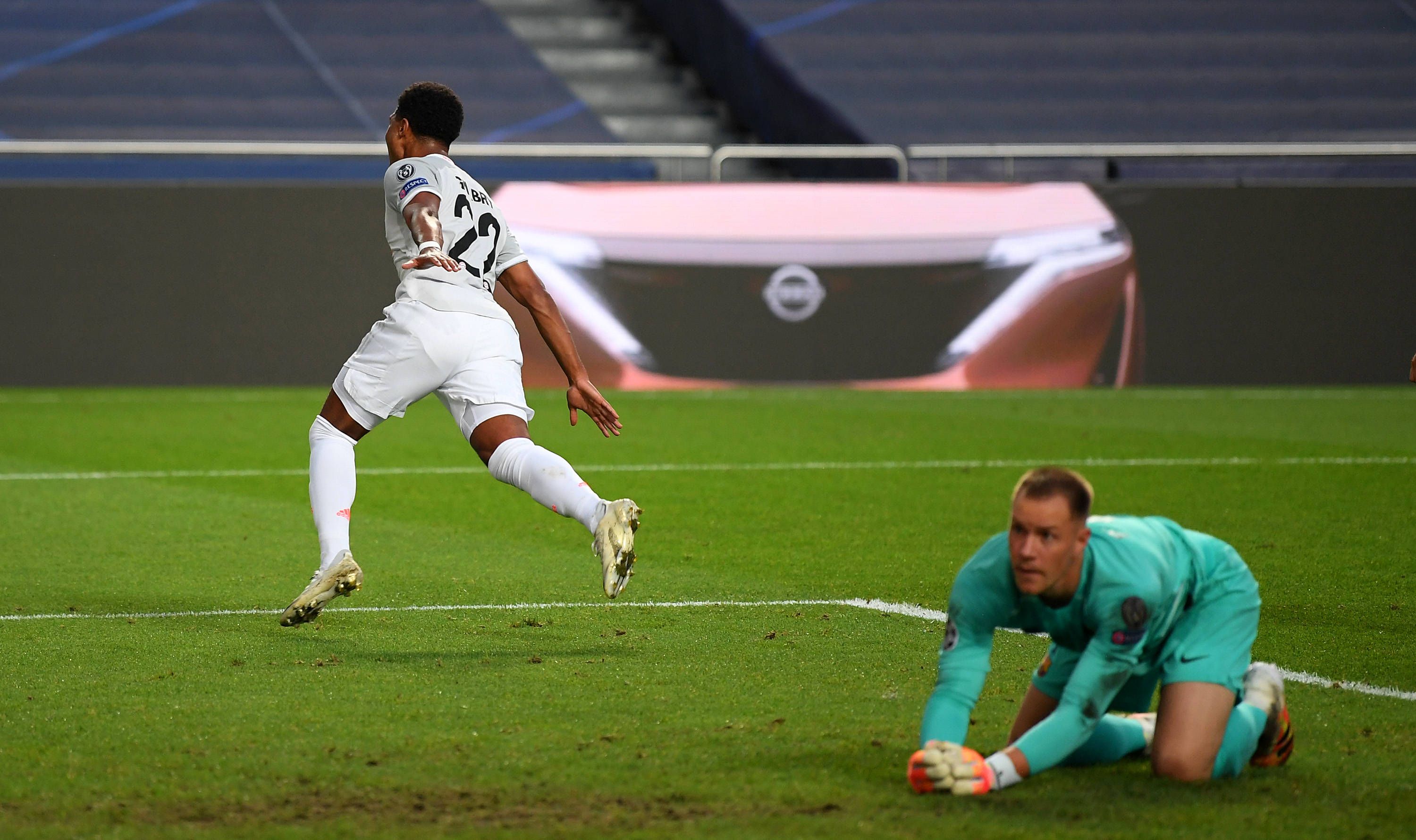 记者：国米、米兰、那不勒斯问价德古拉辛，热刺要价3000万欧（德古拉辛获国米、米兰、那不勒斯关注，热刺要价3000万欧）