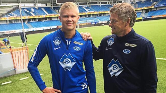 记者：申花队已于昨晚返回上海，迎来5天假期进行休整