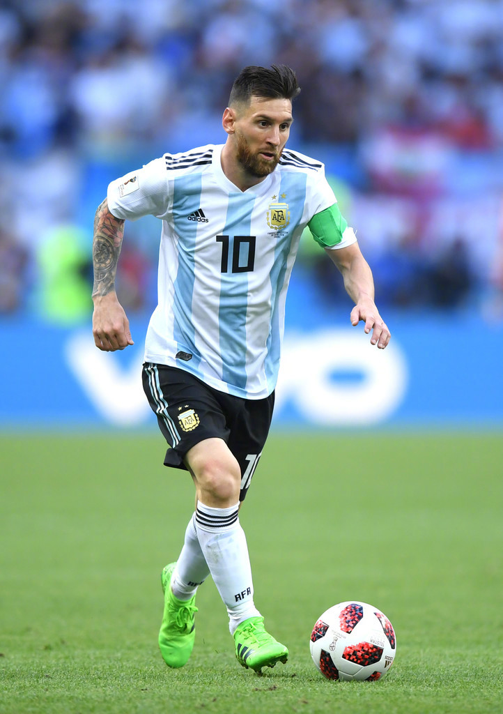 英博收官战以62330人刷新赛季中超上座纪录，比苏超单场最高多1人（英博收官战观众达62,330人，创本赛季中超上座新高，较苏超单场纪录多1人）