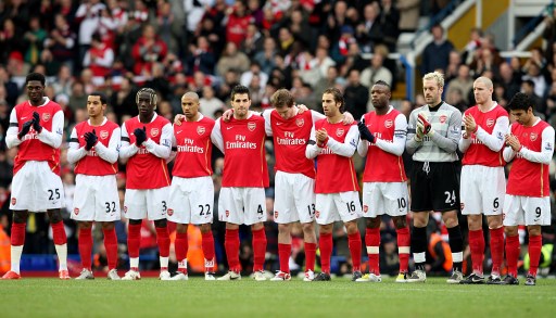 刘璇陪5岁女儿练体操，手持长棍严厉还疲惫，住300平豪宅又大又乱