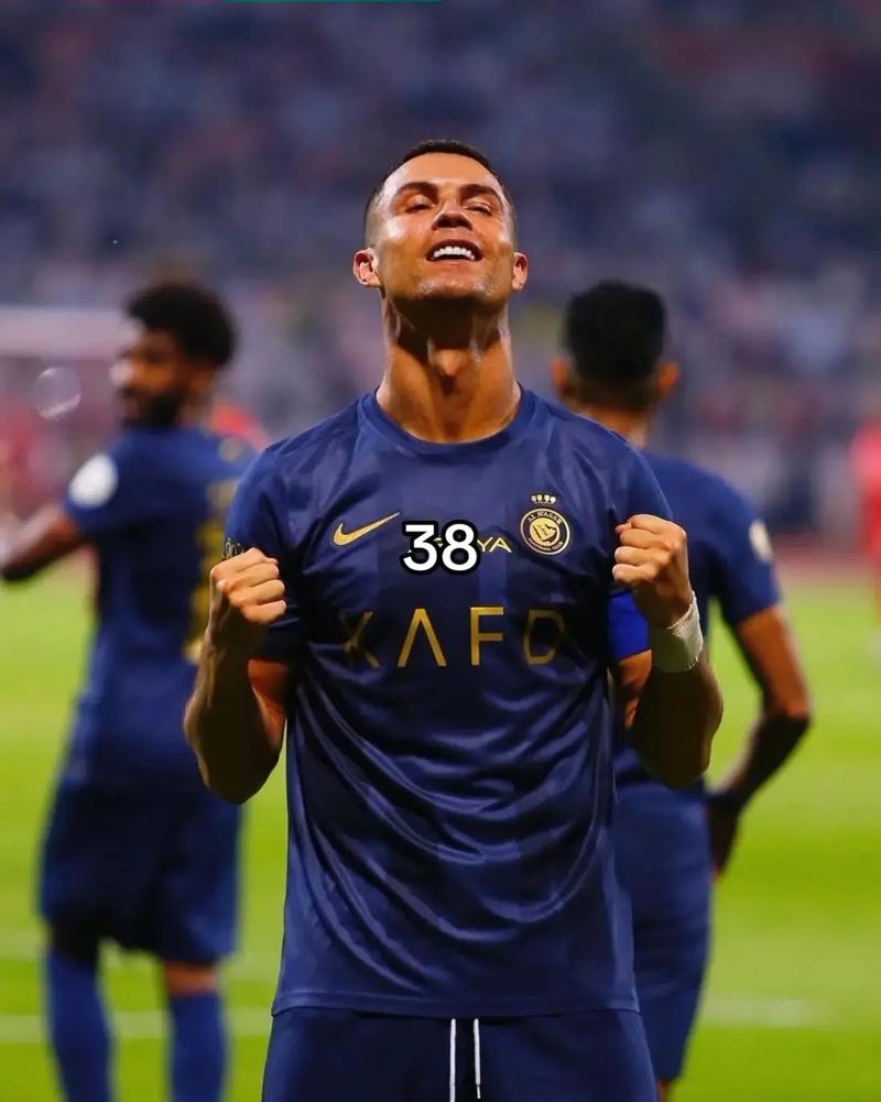 萨拉维亚：C罗是我的榜样，他是世界上任何运动员最好的代表（萨拉维亚盛赞C罗：我的榜样，也是全球运动员的最佳典范）