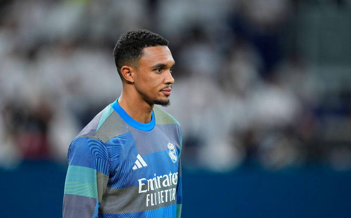 英超劲旅完胜：终结5场不胜，积分追平曼联，距离欧冠区3分（英超强队大胜止滑：终结五场不胜，积分追平曼联，距欧冠区仅差3分）